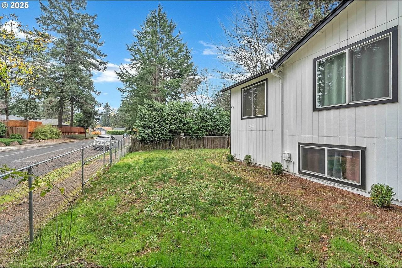 3338 Se 156th Ave #B - Photo 2 of 8