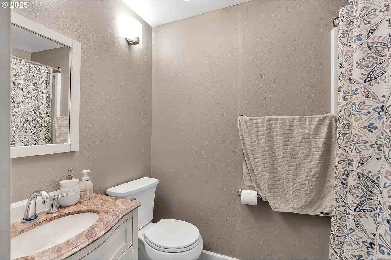 3338 Se 156th Ave #B - Photo 3 of 8