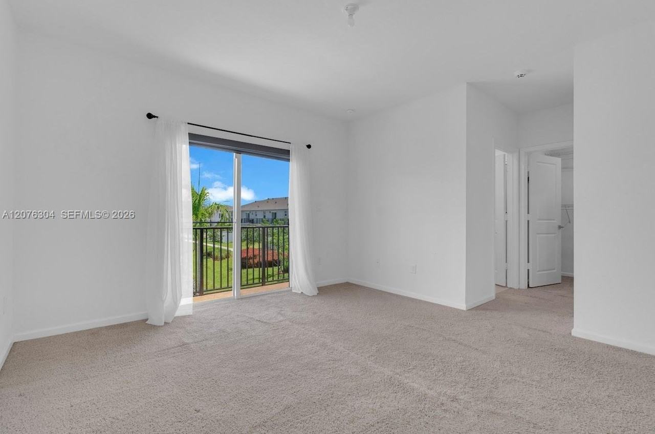 805 Se 18th St #805 - Photo 5 of 7