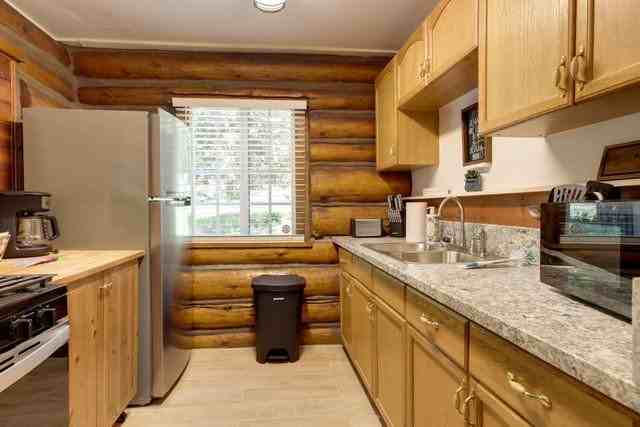 10545 Sunrise Highway - Photo 4 of 12