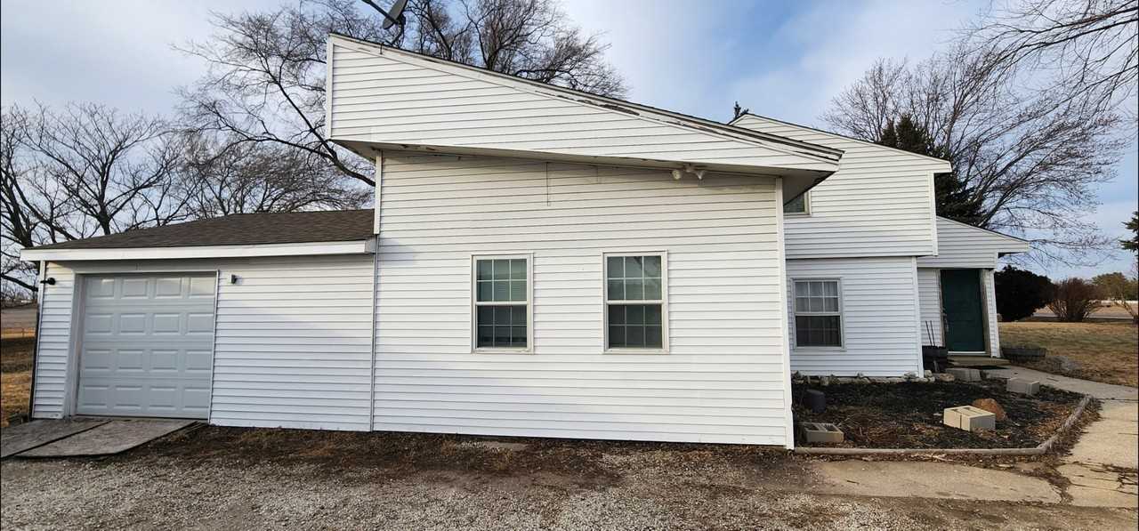 905 N Somonauk Rd - Photo 3 of 14