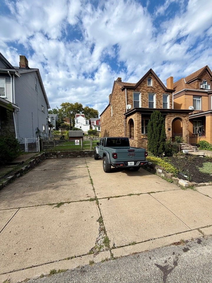 135 Rochelle St - Photo 2 of 19