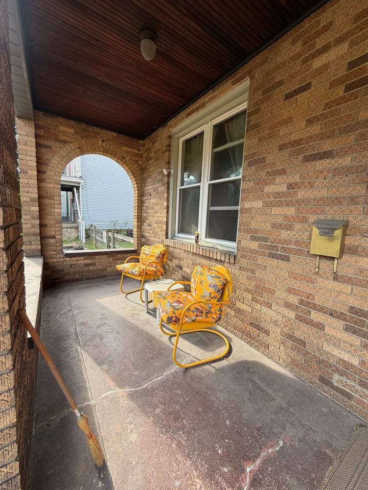 135 Rochelle St - Photo 5 of 19