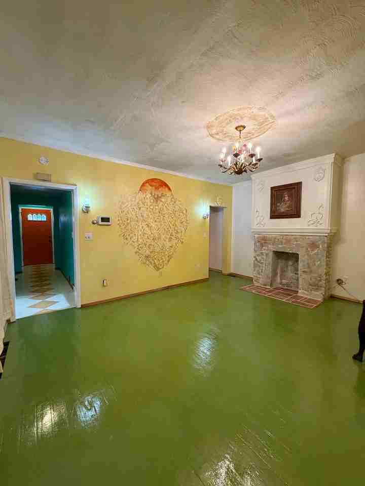 135 Rochelle St - Photo 7 of 19