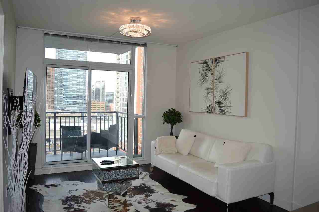 1118 12 Ave Sw - Photo 3 of 26