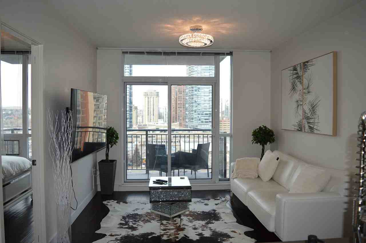 1118 12 Ave Sw - Photo 4 of 26