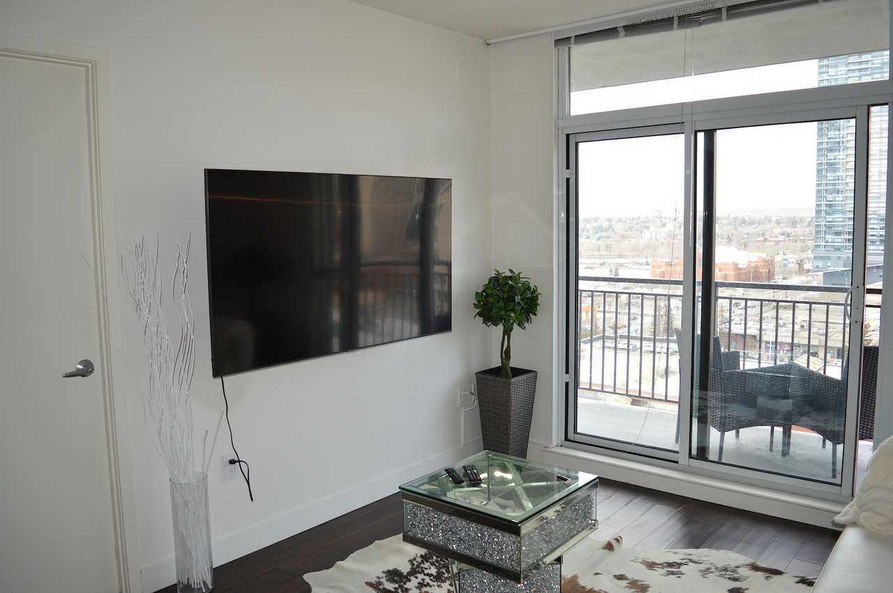 1118 12 Ave Sw - Photo 5 of 26