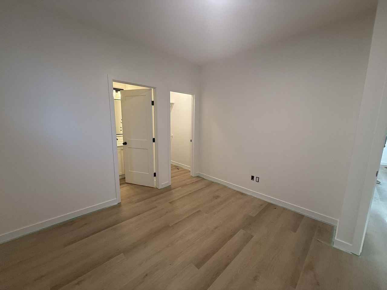 11942 81 Ave - Photo 2 of 13