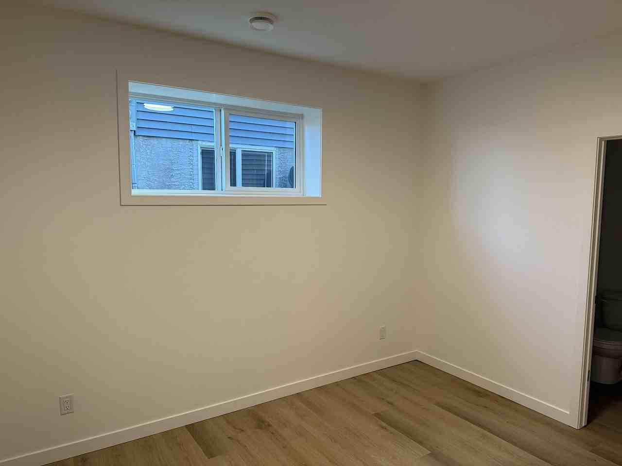 11942 81 Ave - Photo 4 of 13