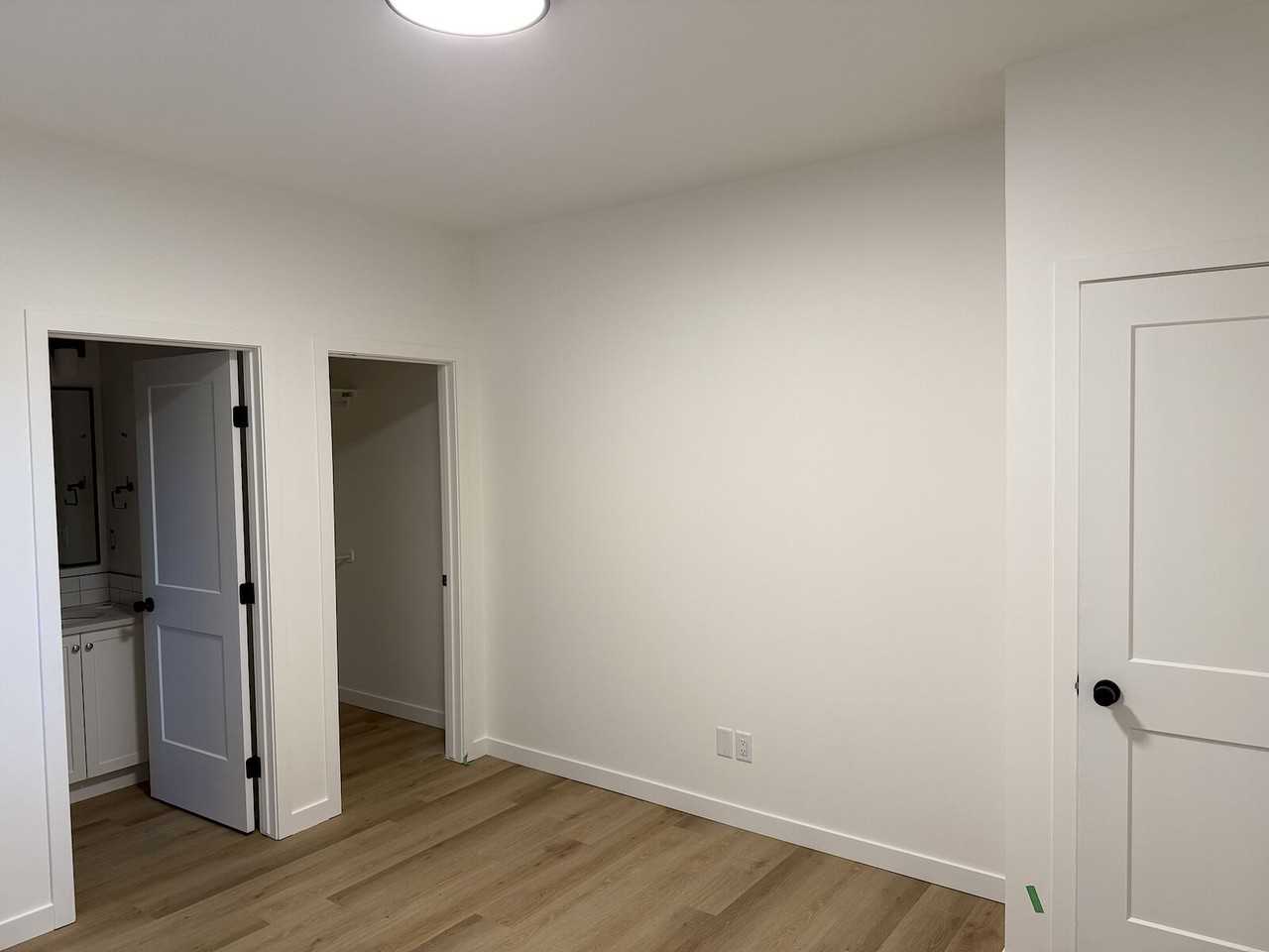 11942 81 Ave - Photo 5 of 13