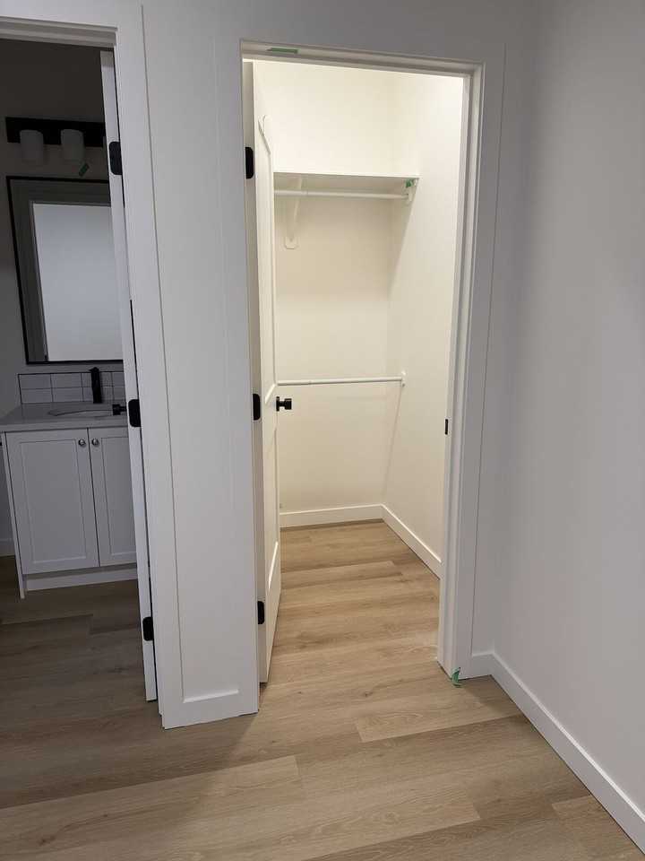 11942 81 Ave - Photo 6 of 13
