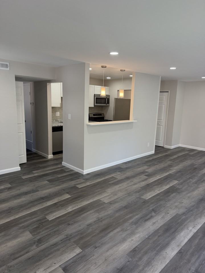 512 Wilson Bridge Dr #C2 - Photo 3 of 13