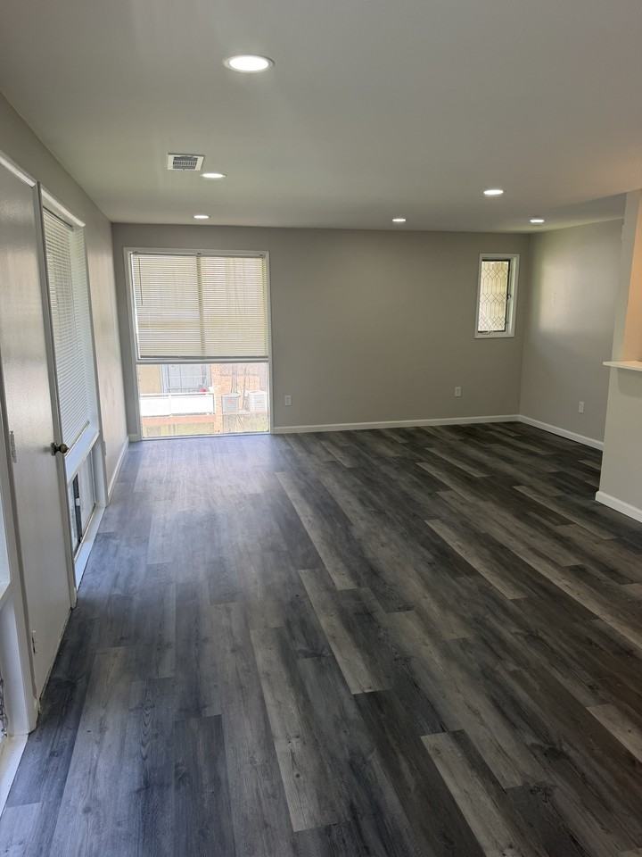 512 Wilson Bridge Dr #C2 - Photo 4 of 13