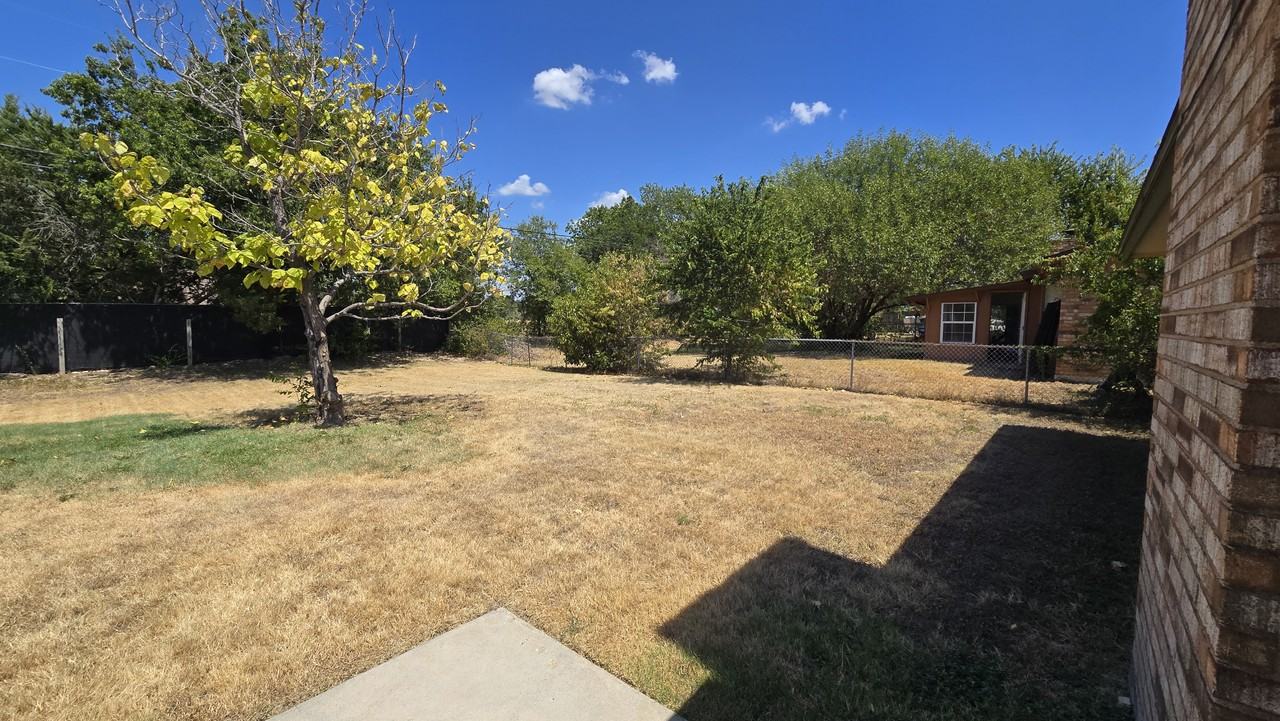 1118 Preswick Dr #NA - Photo 4 of 35
