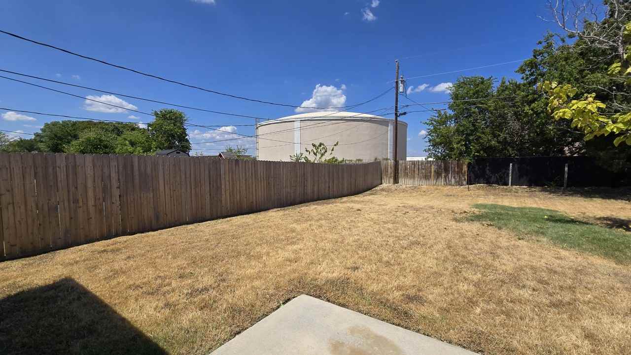 1118 Preswick Dr #NA - Photo 5 of 35