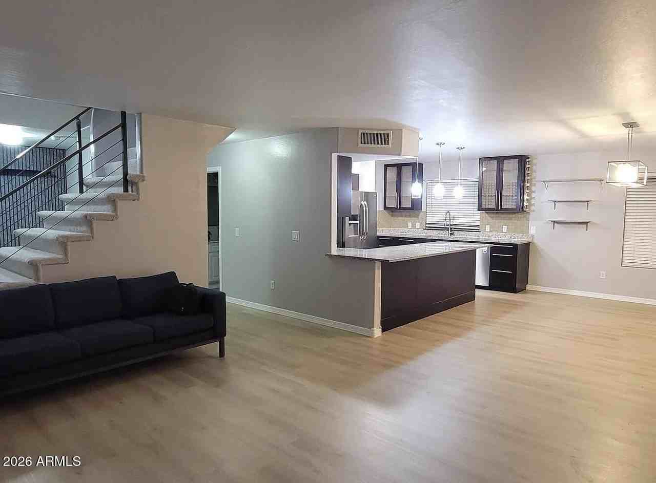 6835 S 40th Pl - Photo 2 of 9