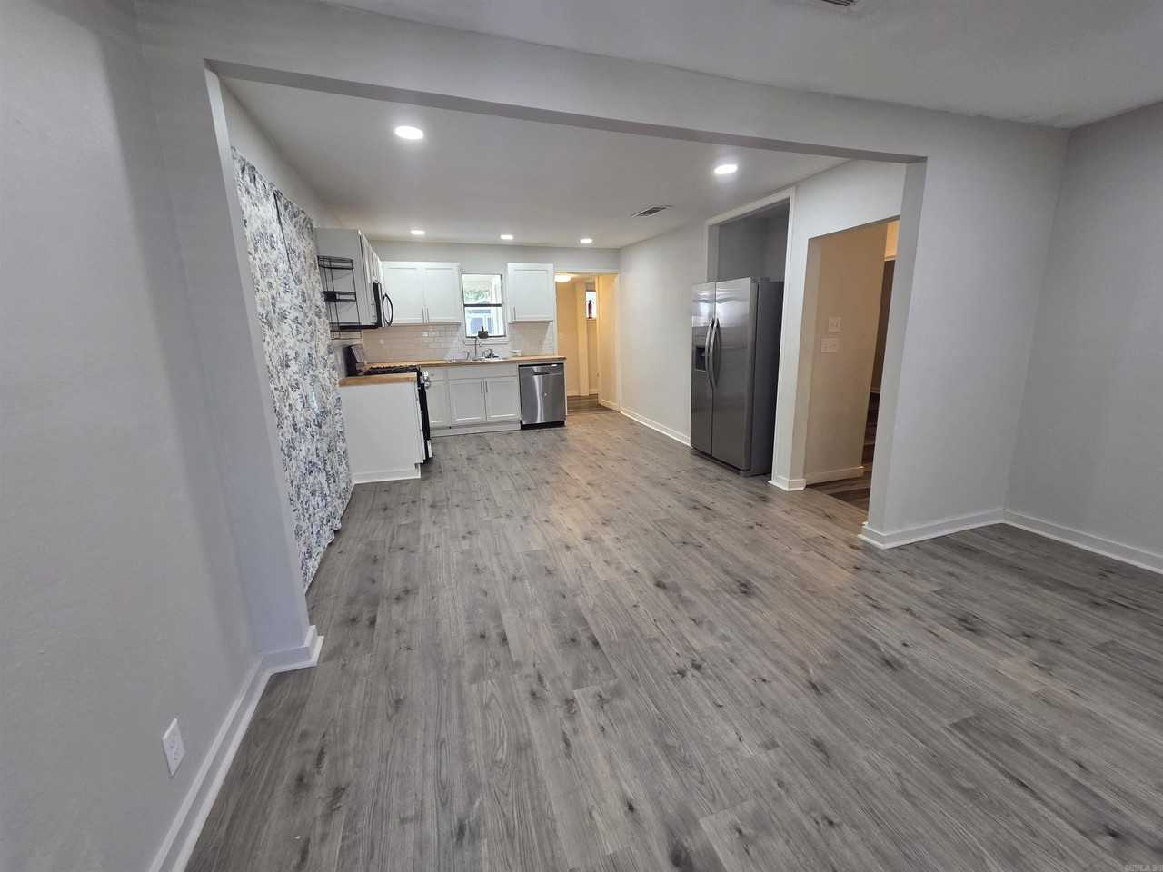 312 Gardner St - Photo 4 of 25