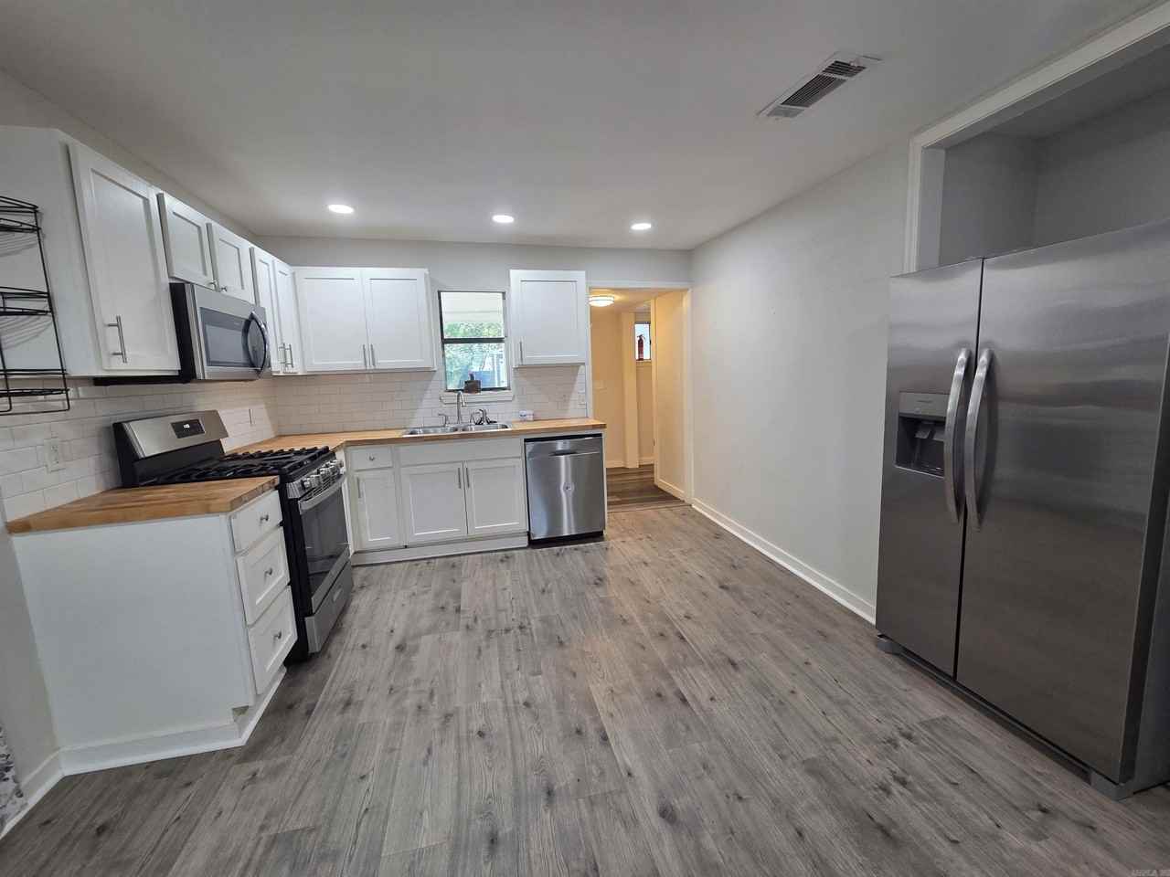 312 Gardner St - Photo 5 of 25