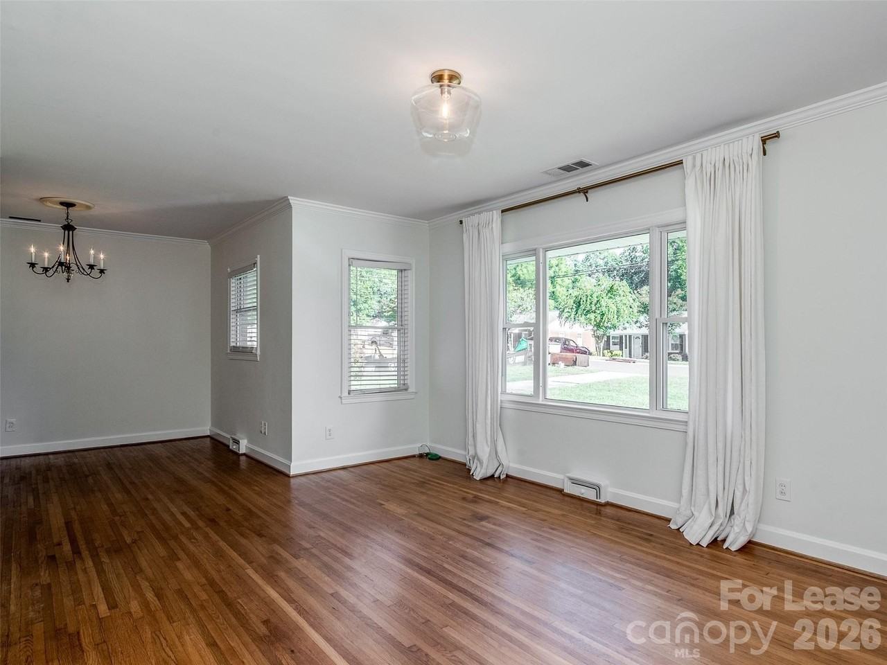 512 Hollis Rd - Photo 4 of 23