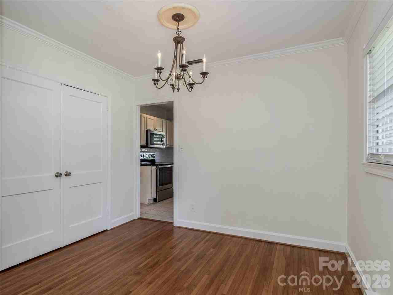 512 Hollis Rd - Photo 6 of 23