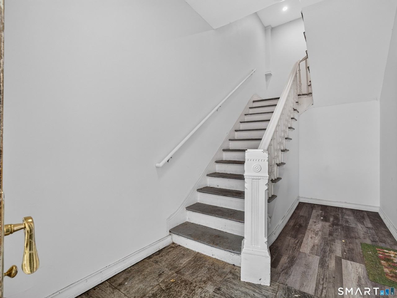 111 Laurel Hill Ave - Photo 5 of 19