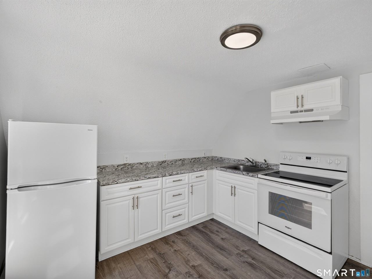 111 Laurel Hill Ave - Photo 7 of 19