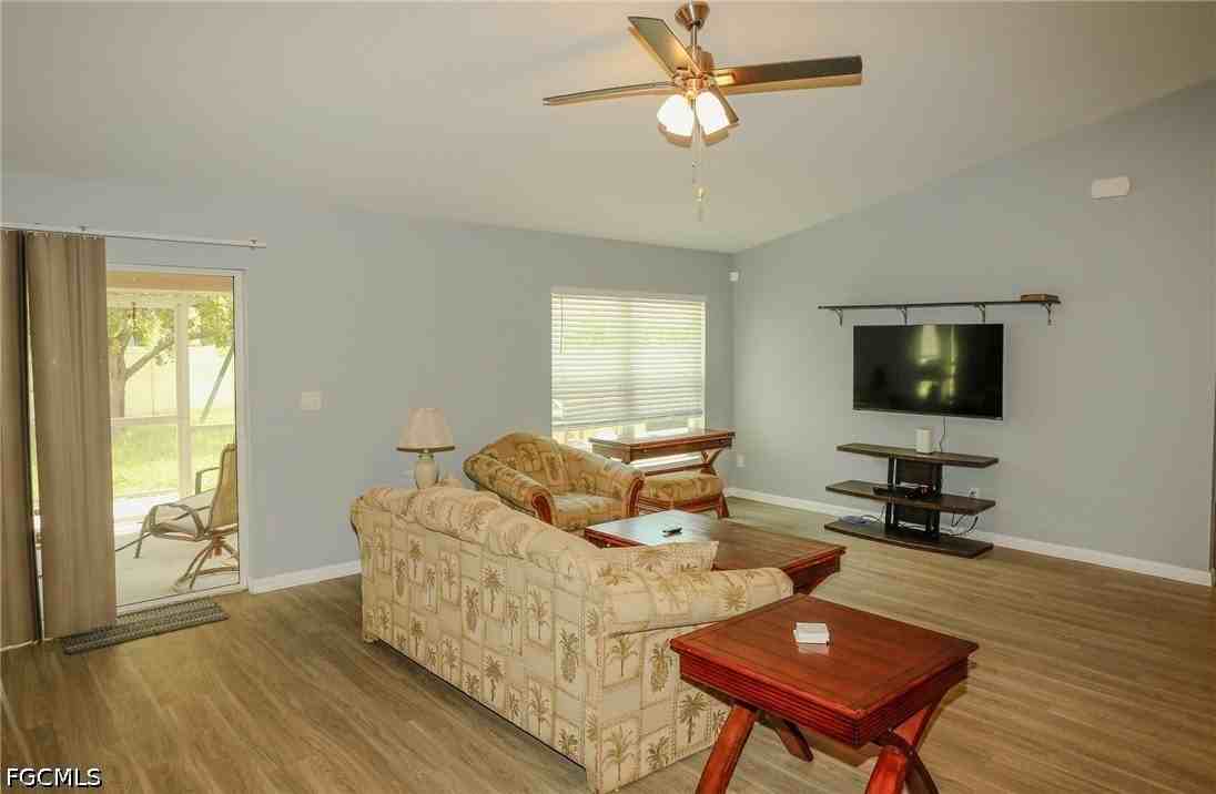 1902 Sw 26th St - Photo 3 of 18