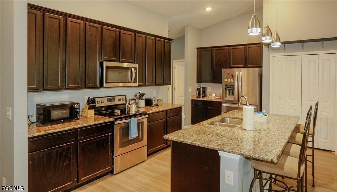 1902 Sw 26th St - Photo 5 of 18