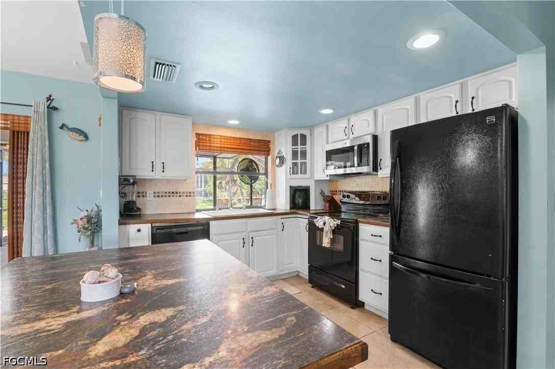 2110 Sw Santa Barbara Pl - Photo 3 of 25