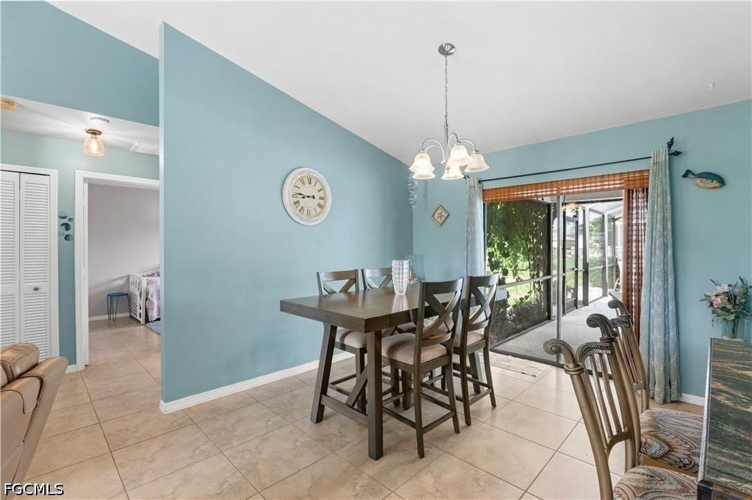 2110 Sw Santa Barbara Pl - Photo 5 of 25