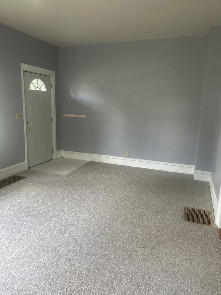 723 East St - Photo 3 of 9