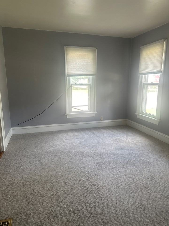 723 East St - Photo 4 of 9