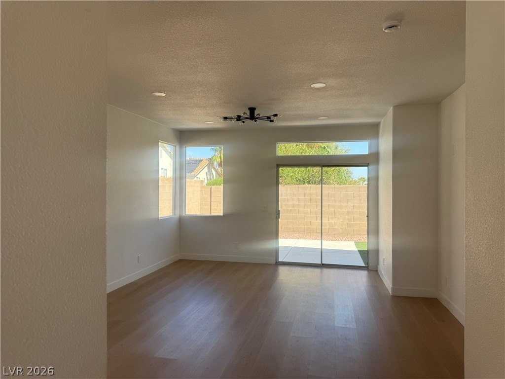 1408 Hometown Ave - Photo 5 of 38
