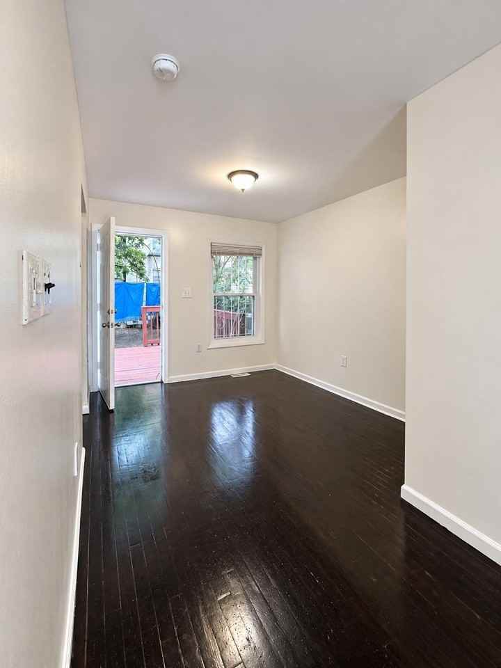 92 Myrtle Ave #R - Photo 7 of 24