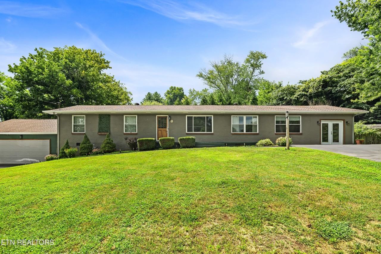 721 Kephard Cir - Photo 3 of 41