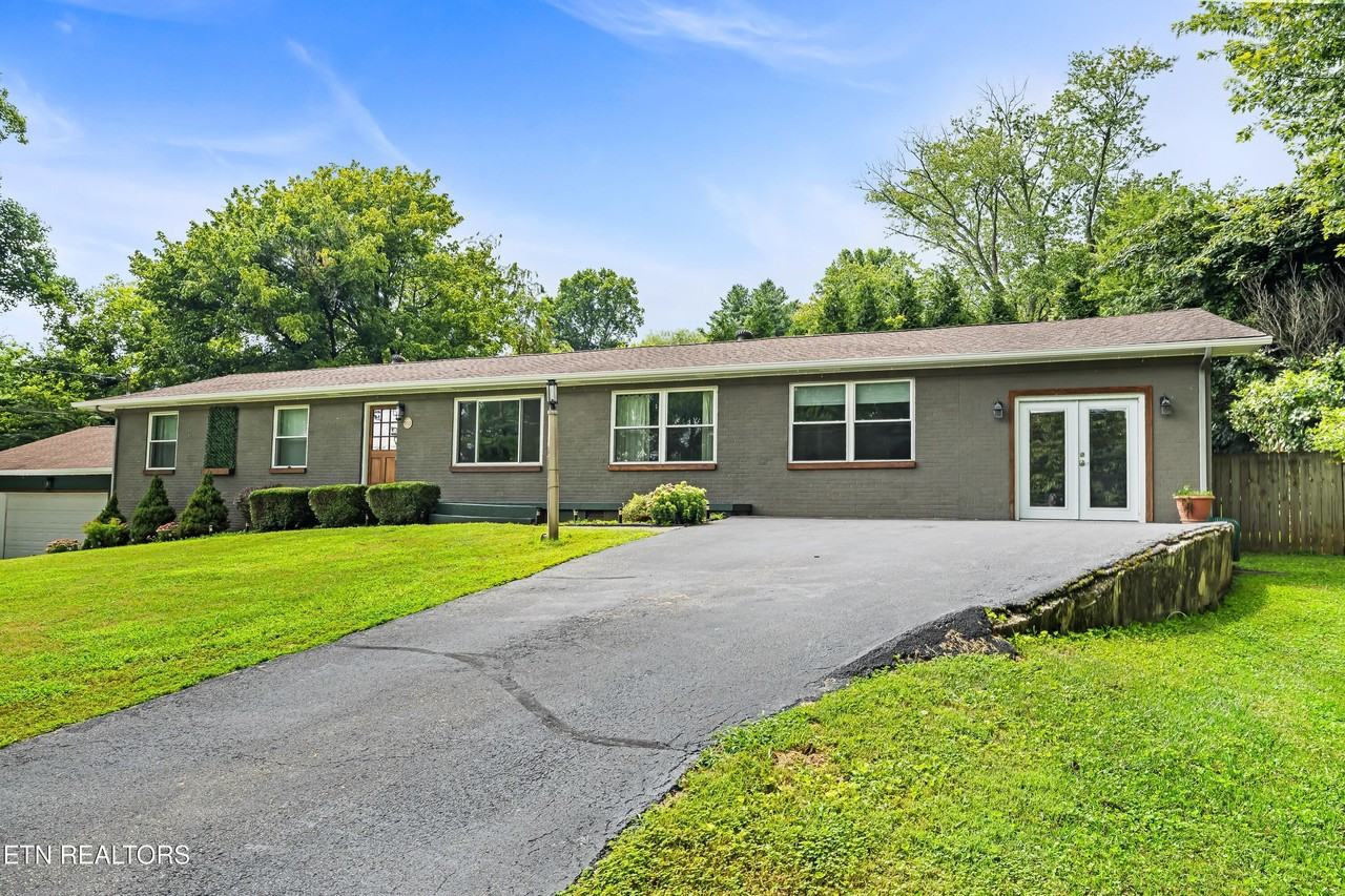 721 Kephard Cir - Photo 4 of 41