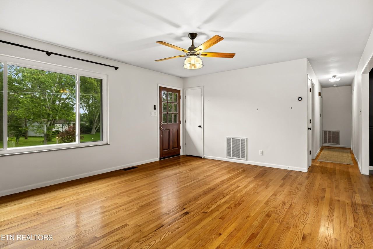 721 Kephard Cir - Photo 7 of 41