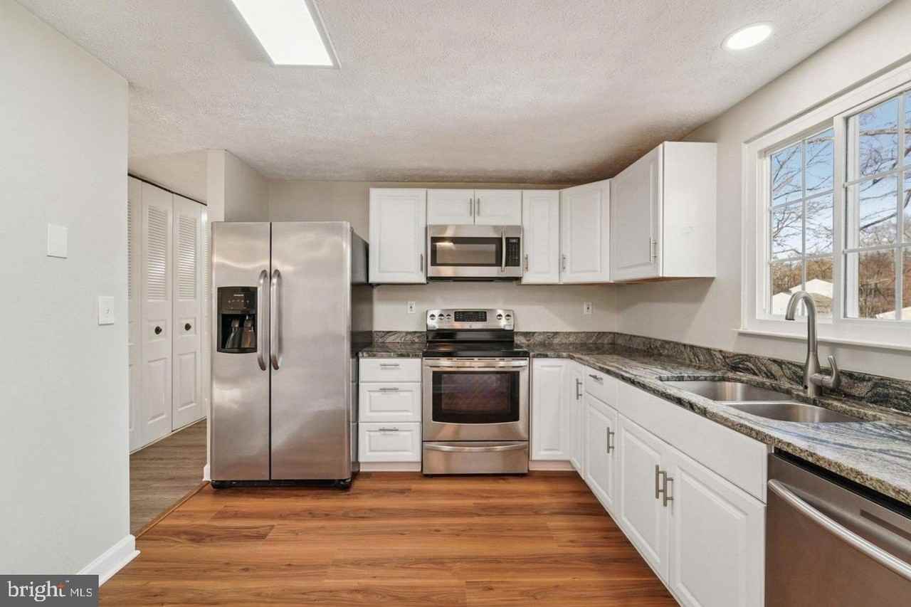 308 Raussell Pl - Photo 3 of 31
