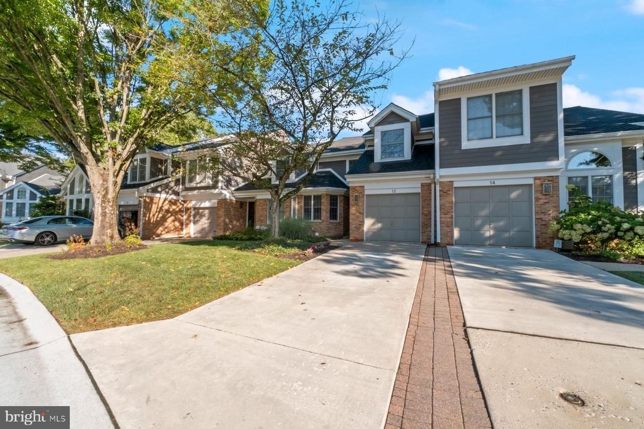 12 River Oaks Cir - Photo 2 of 43