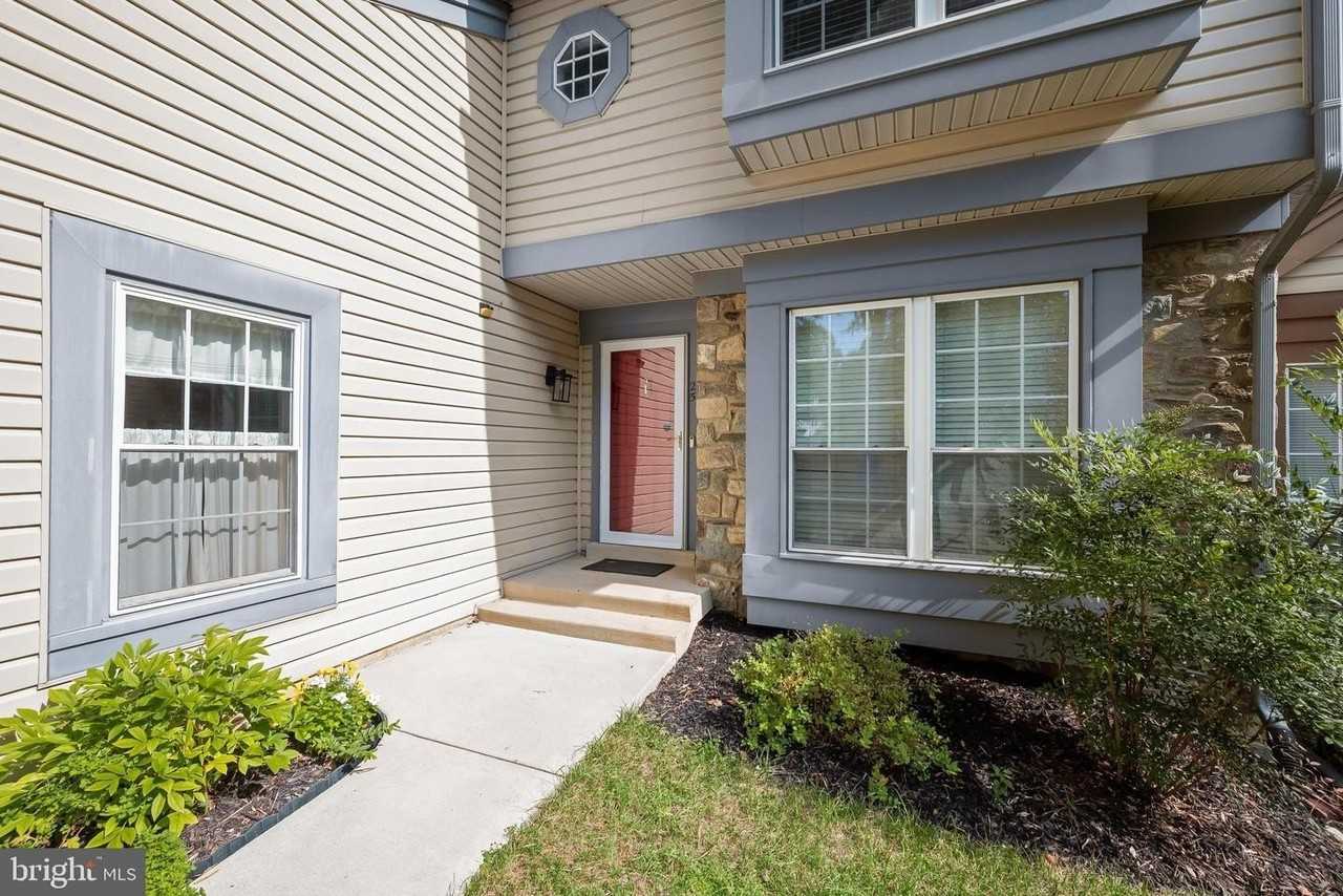 25 Tivoli Lake Ct - Photo 2 of 50