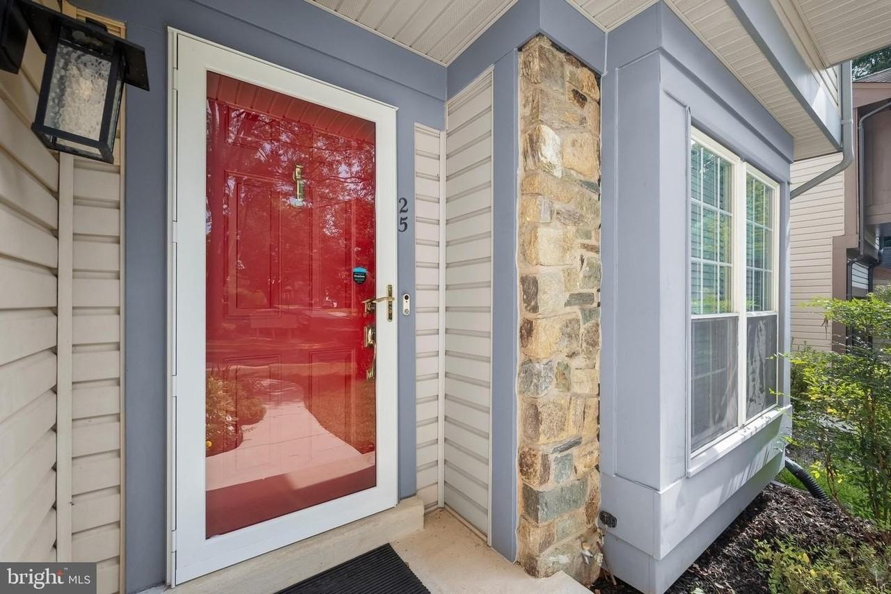 25 Tivoli Lake Ct - Photo 3 of 50