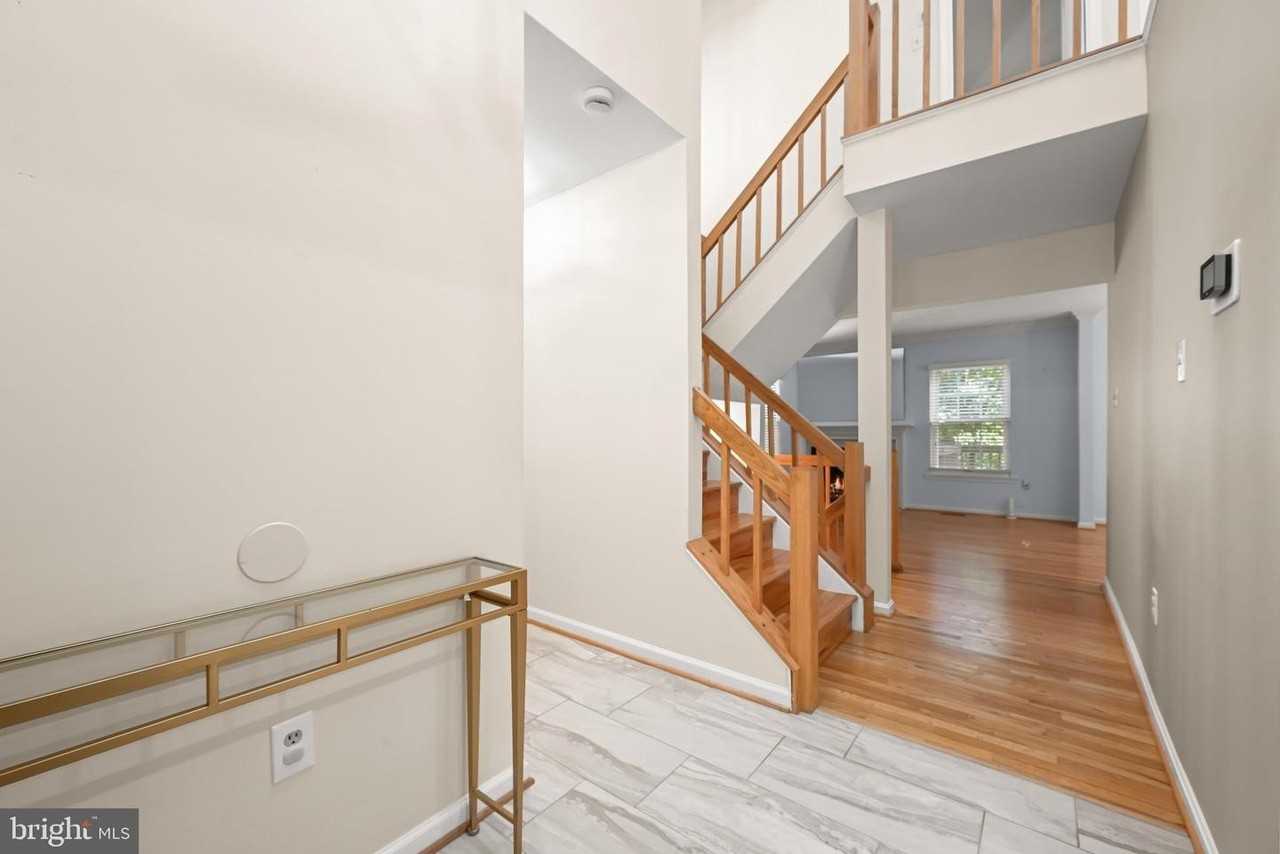 25 Tivoli Lake Ct - Photo 5 of 50