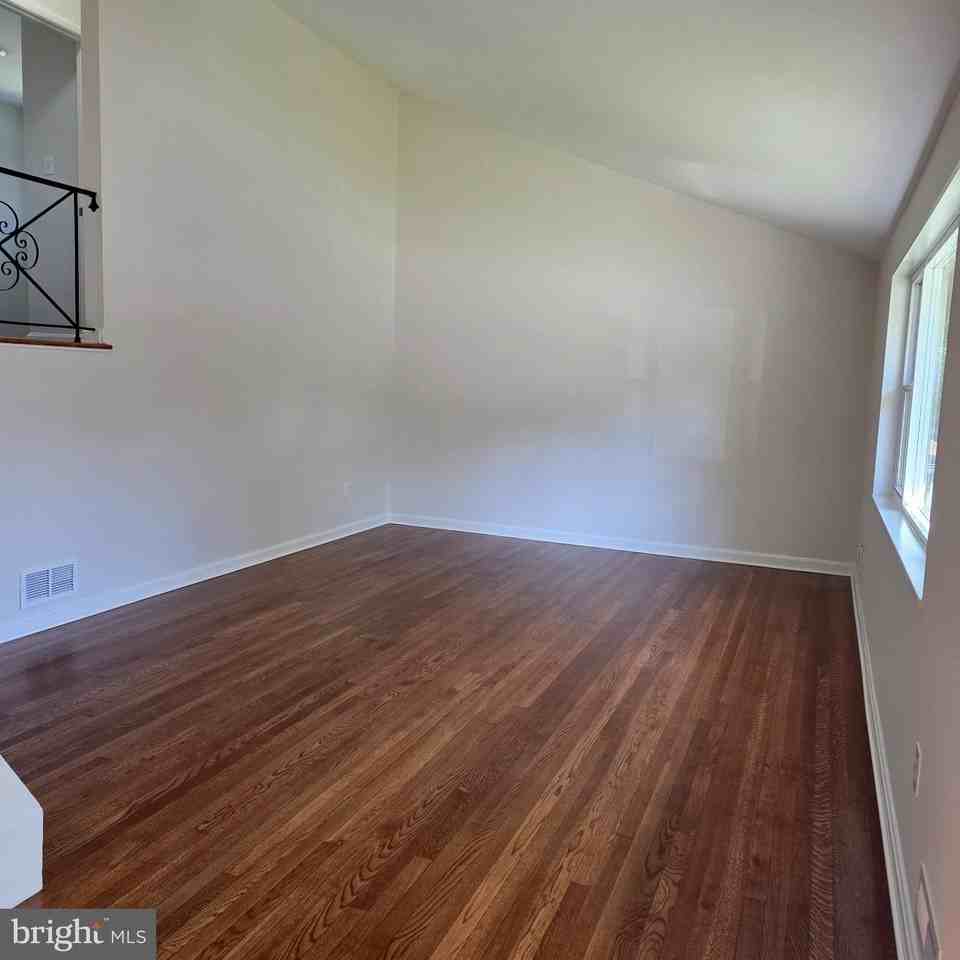 13114 Bluhill Rd - Photo 3 of 23