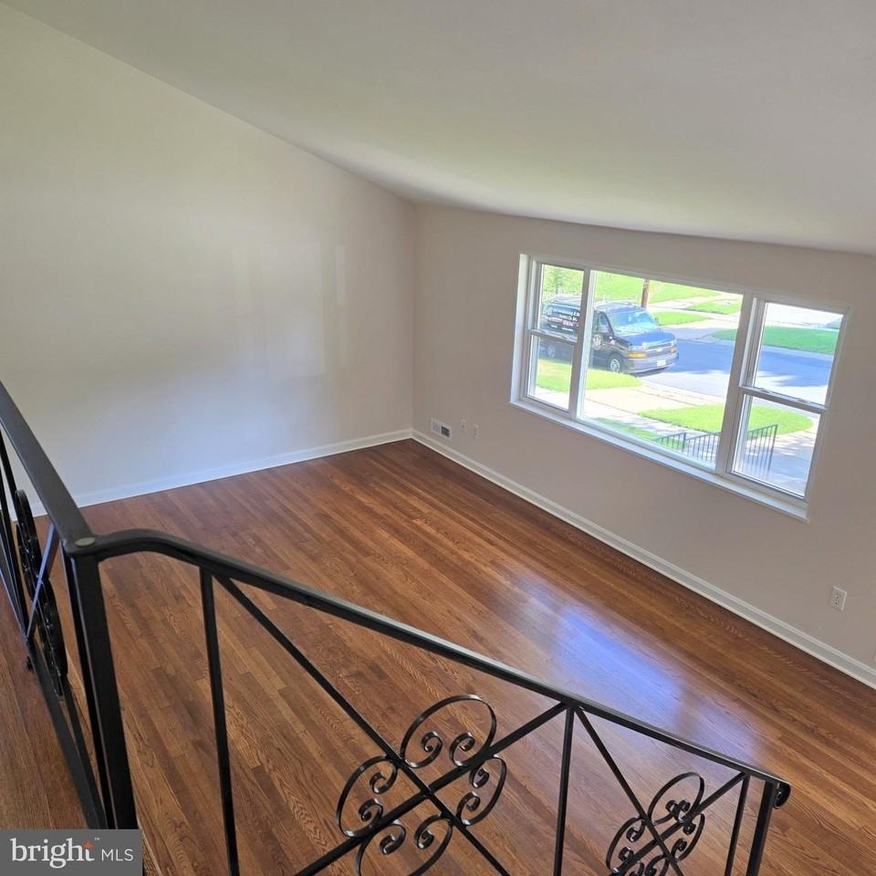 13114 Bluhill Rd - Photo 4 of 23