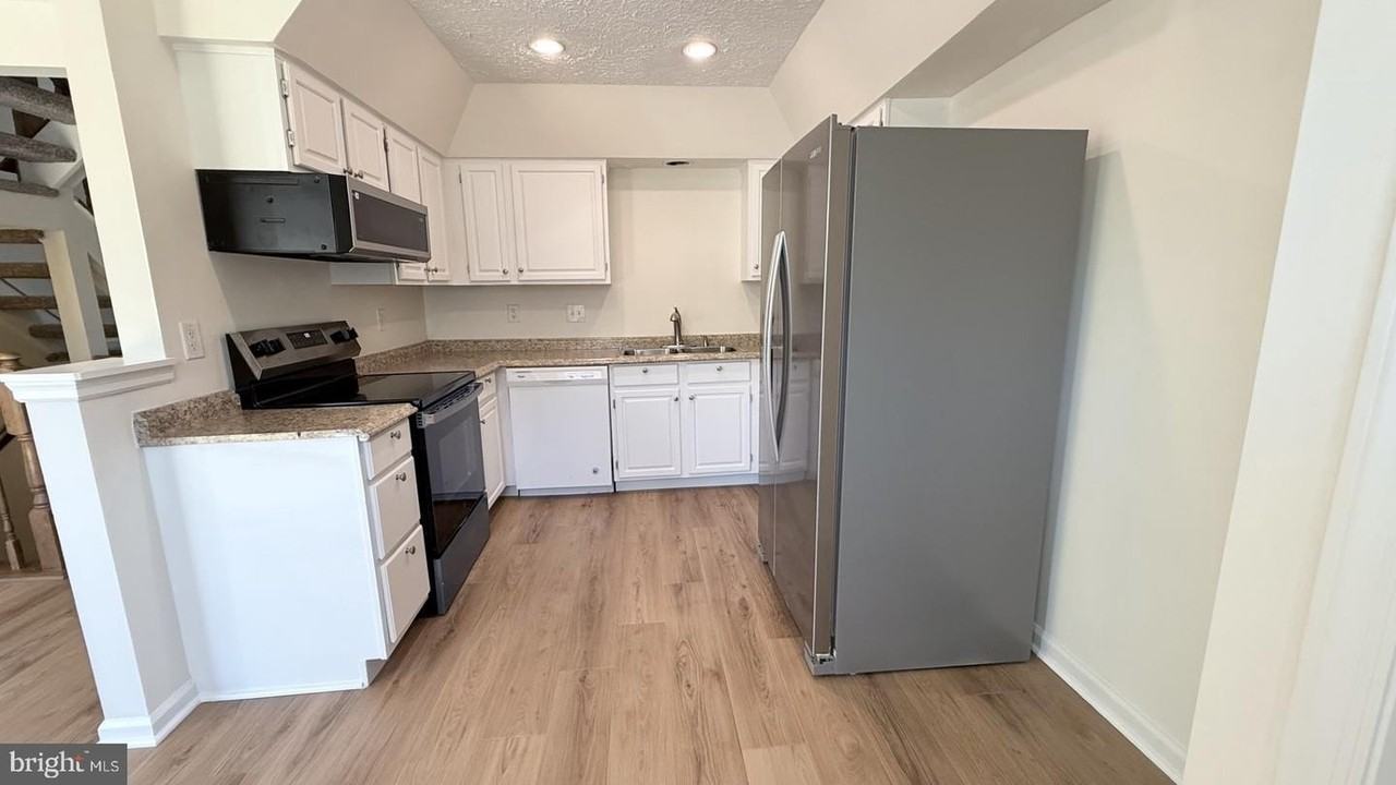 13320 Burkitts Rd - Photo 4 of 21