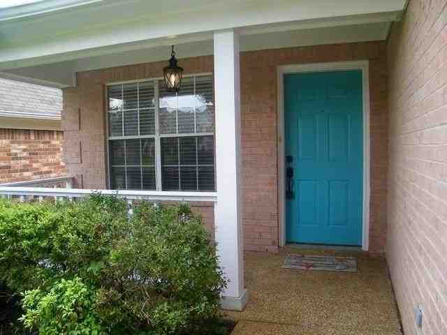10139 Cross Valley Dr - Photo 2 of 17