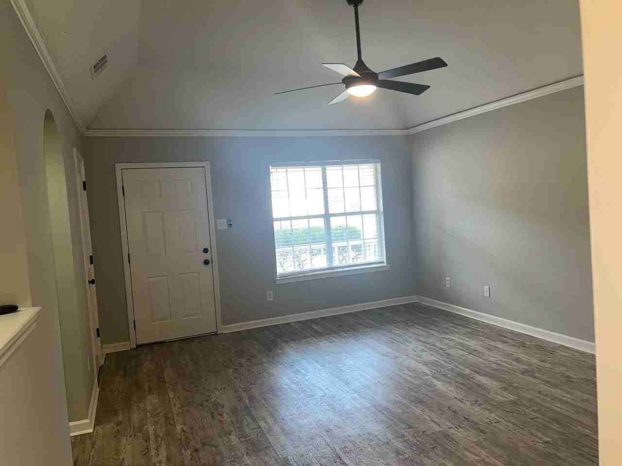 10139 Cross Valley Dr - Photo 4 of 17