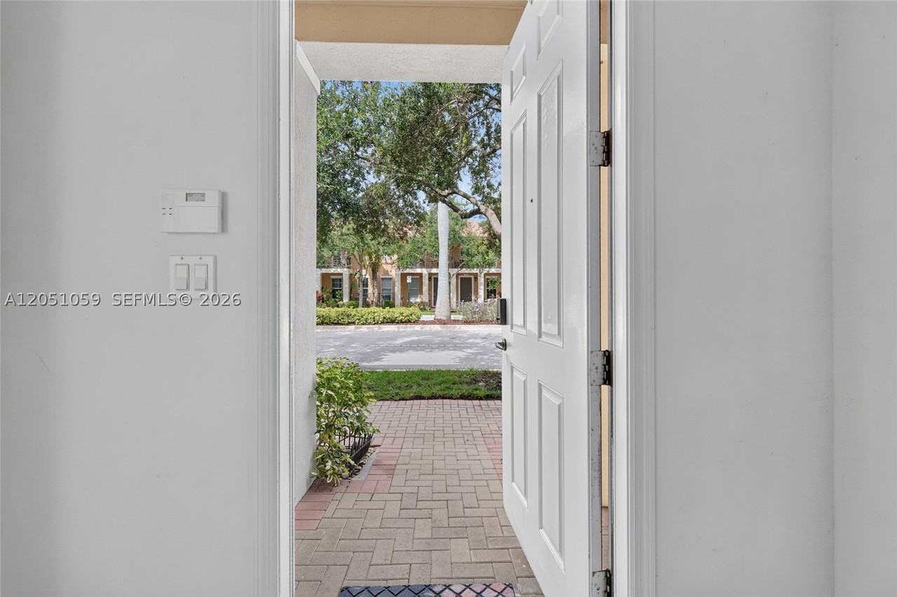 1213 Sw 147th Ave - Photo 6 of 42