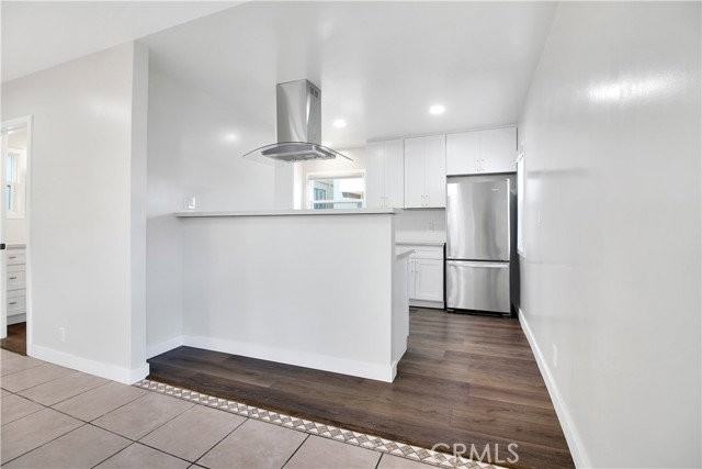 230 30th St - Photo 4 of 8