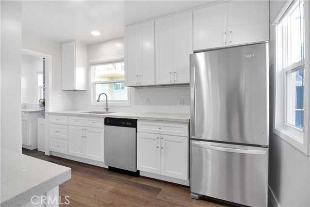 230 30th St - Photo 5 of 8
